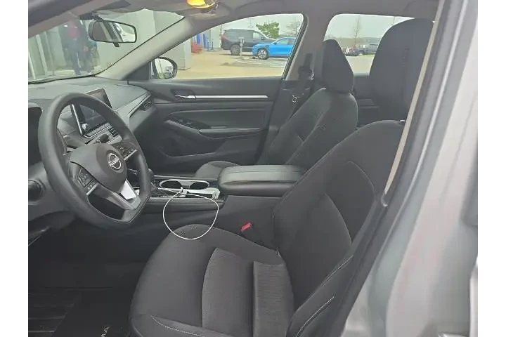 $18811 : Nissan Altima 2023 2.5 SV 4d image 10