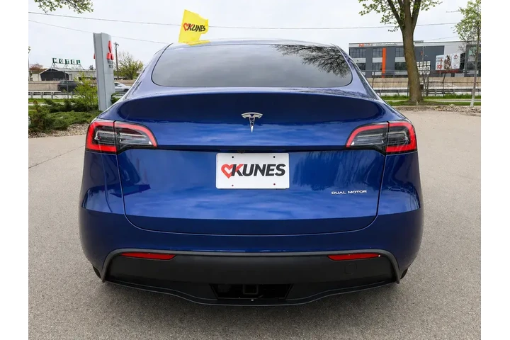 $31977 : Tesla Model Y 2023 AWD 4dr C image 7