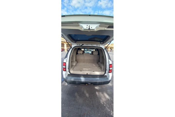 $6800 : Ford Explorer XLT 4.0 L V6 image 7
