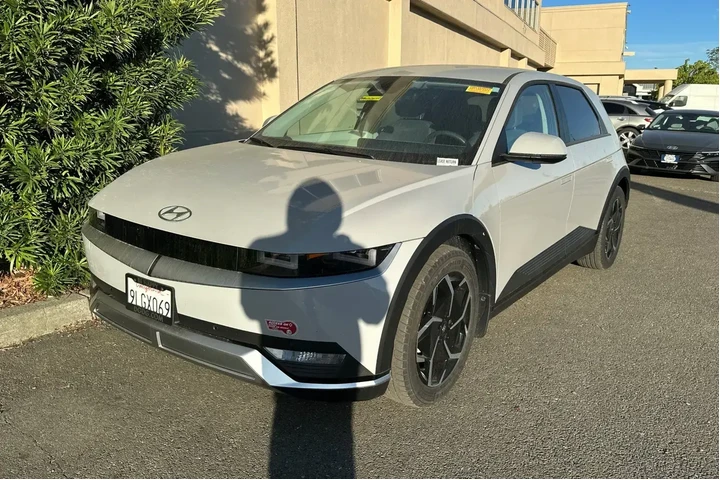 $25990 : Hyundai IONIQ 5 2024 SEL 4dr image 2