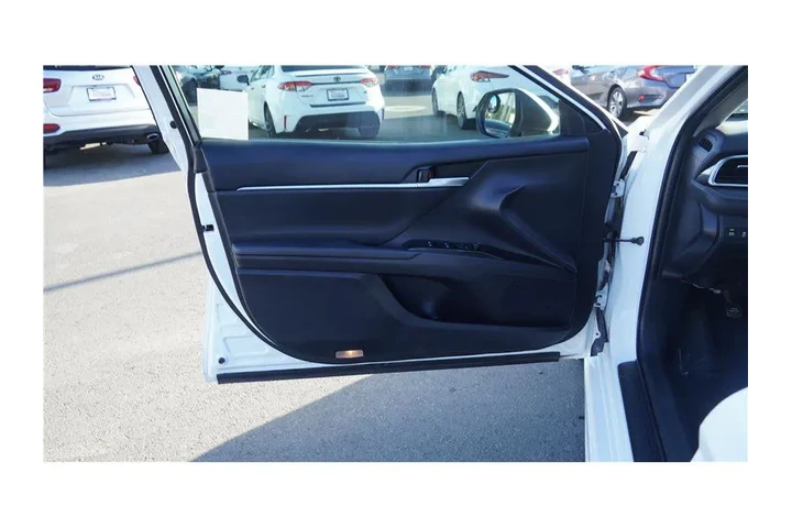 $18284 : 2018 Camry SE Sedan 4D image 8