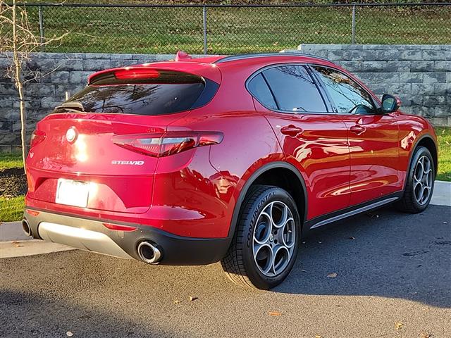 $22643 : 2018 Alfa Romeo Stelvio image 2