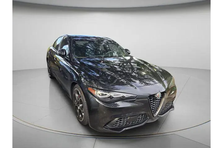 $29987 : Alfa Romeo Giulia 2024 Veloc image 4