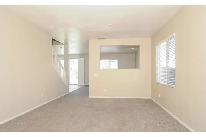 $1700 : SINGLE FAMILY HOME image 1