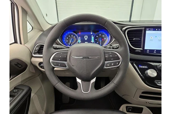 $28998 : Chrysler Pacifica 2024 Touri image 10