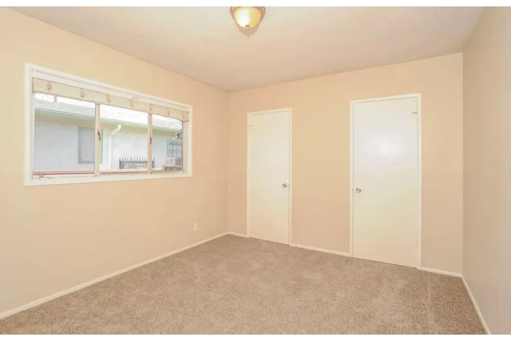 $2100 : 2 Bed 2 Bath Home in Koreatown image 4