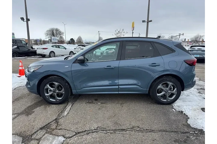 $27928 : Ford Escape 2023 AWD ST-Line image 3