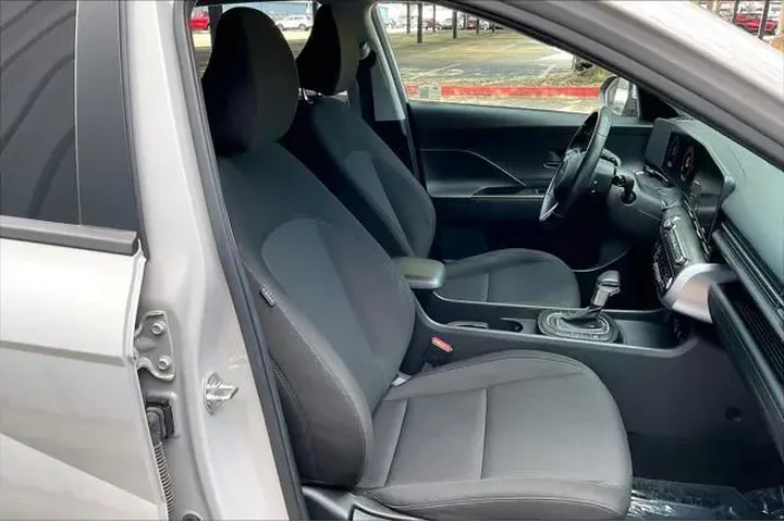 $19995 : Hyundai KONA 2024 SEL 4dr Cr image 8