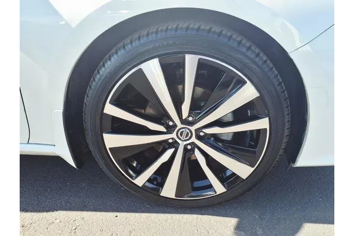 $14188 : Nissan Altima 2019 2.5 SR 4d image 9