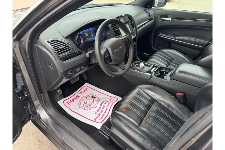 $28991 : Chrysler 300 2023 S V6 4dr S image 9