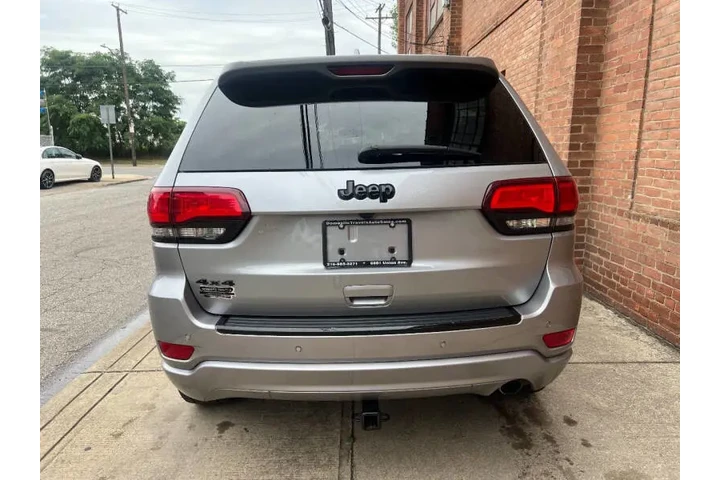 $18000 : 2017 Grand Cherokee Altitude image 3