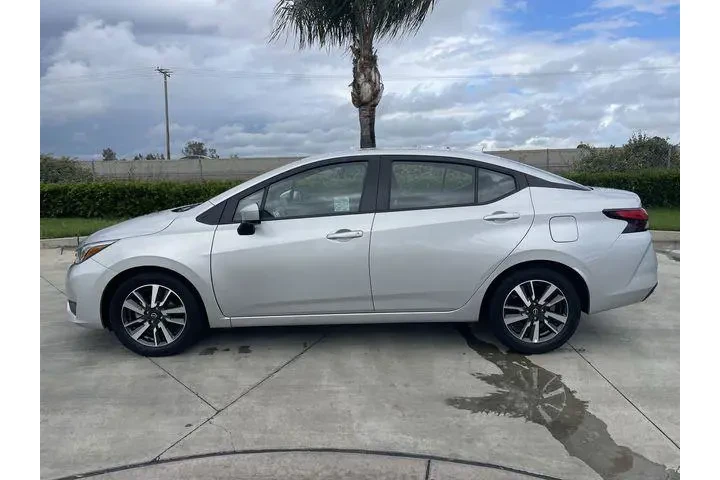 $19777 : Nissan Versa 2025 SV 4dr Sed image 5