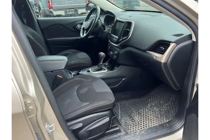 Jeep Cherokee 2015 4x4 Latit image 4