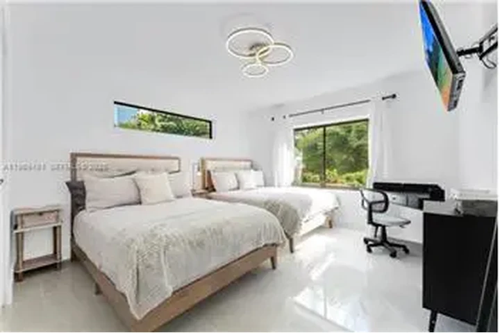 $7500 : Rental property with 3 bedro image 4