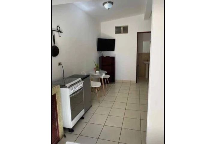 $1300 : Estudio en renta  - image 1