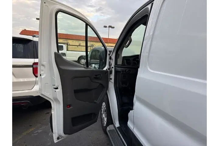 $32000 : Ford Transit 2023 250 3dr SW image 7