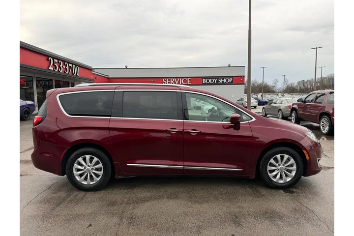 $11450 : 2018 Pacifica Touring L Plus image 1