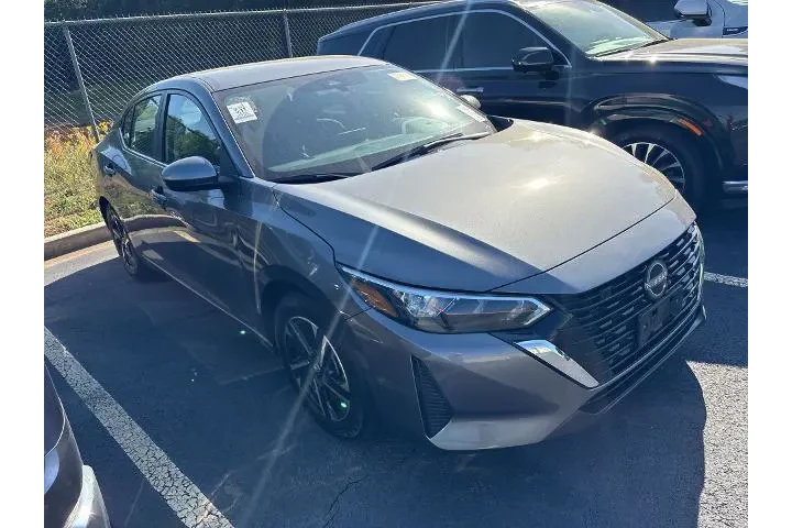 $18948 : Nissan Sentra 2025 SV 4dr Se image 2