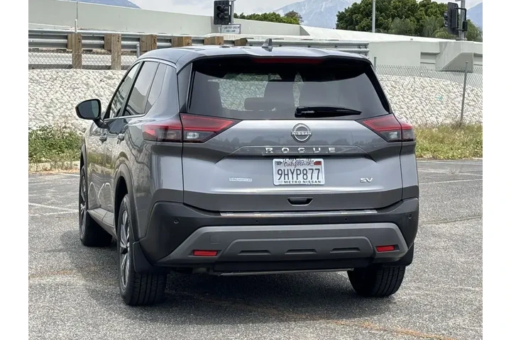 $17999 : Nissan Rogue 2023 SV 4dr Cro image 4