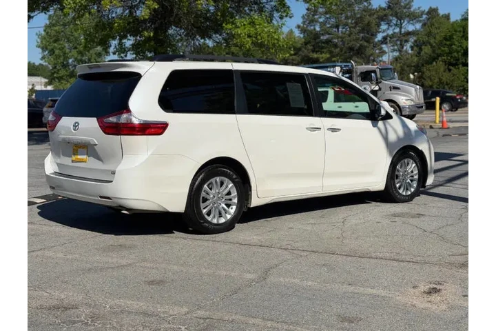 $18900 : 2016 Sienna XLE 7-Passenger A image 7