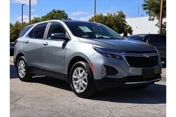 $15990 : Chevrolet Equinox 2023 4x4 L image 2