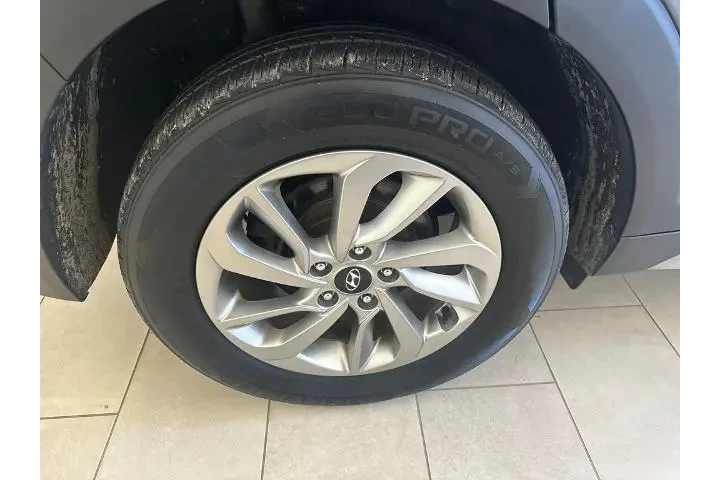 $13623 : Hyundai TUCSON 2017 AWD SE 4 image 8