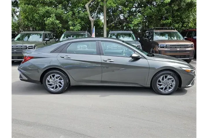 $18471 : Hyundai ELANTRA 2024 SEL 4dr image 9