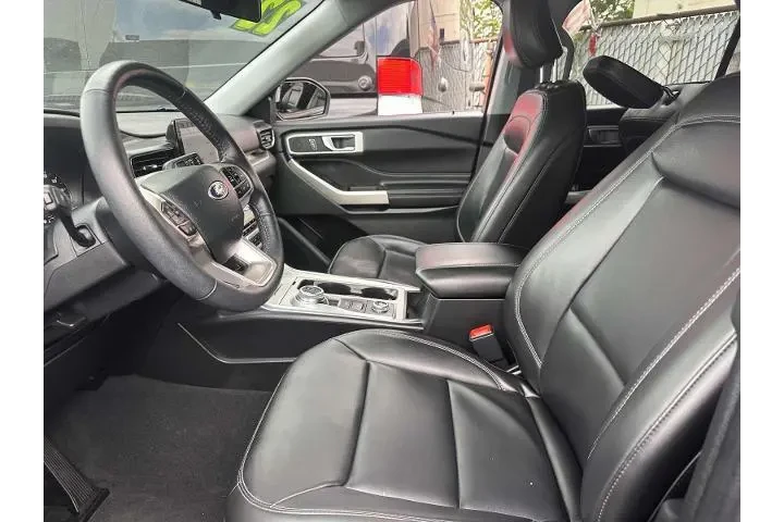 $32490 : Ford Explorer 2022 AWD XLT 4 image 9