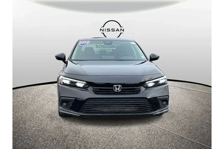 $21825 : Honda Civic 2024 Touring 4dr image 2
