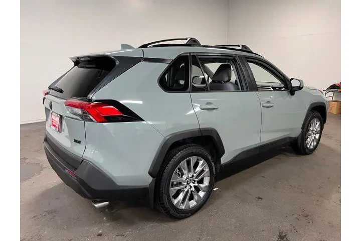 $23952 : Toyota RAV4 2019 XLE Premium image 4