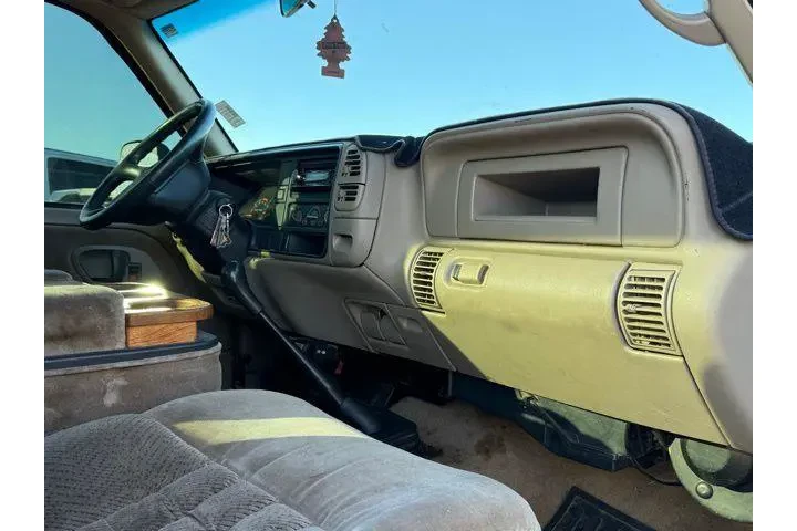 $9922 : Chevrolet C/K 3500 Series 19 image 10