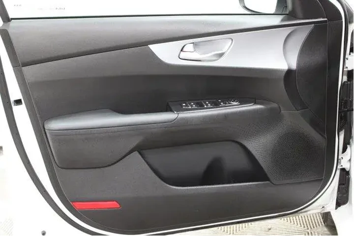 $20982 : Kia Forte 2023 LXS 4dr Sedan image 5