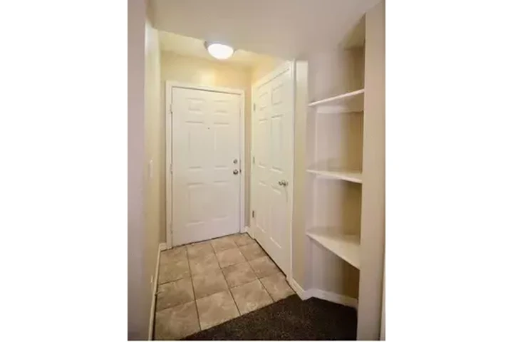 $1650 : Apartment for rent image 5