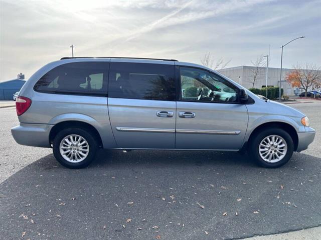 $6995 : 2004 Town and Country EX image 6