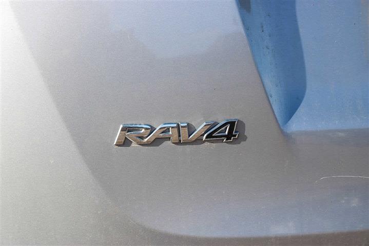 $15990 : Pre-Owned 2016 Toyota RAV4 SE image 10