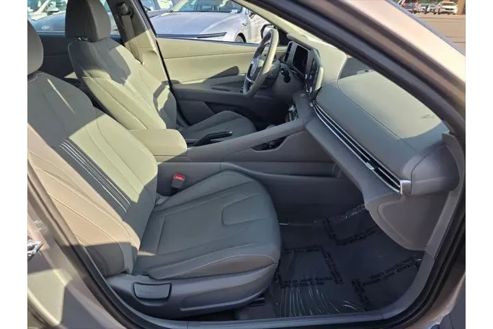 $20250 : Hyundai ELANTRA 2025 SEL Spo image 9