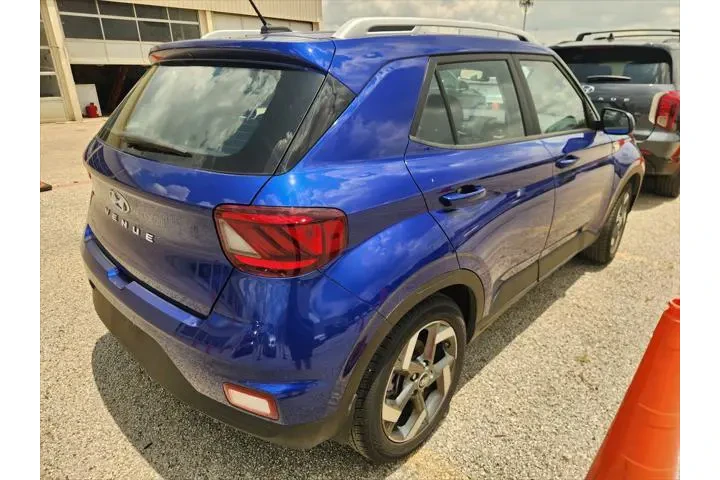 $18900 : Hyundai VENUE 2025 SEL 4dr C image 1