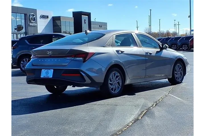 $19339 : Hyundai ELANTRA 2024 SEL 4dr image 2