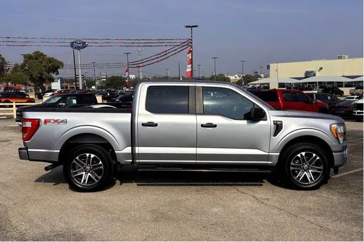 $27977 : Ford F-150 2021 4x4 XL 4dr S image 6