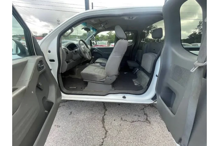 $9900 : 2016 Frontier S image 7