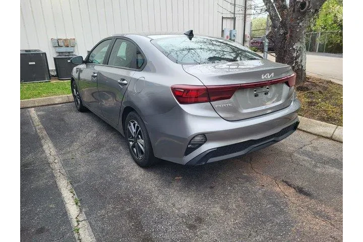 $15321 : Kia Forte 2023 LX 4dr Sedan image 6