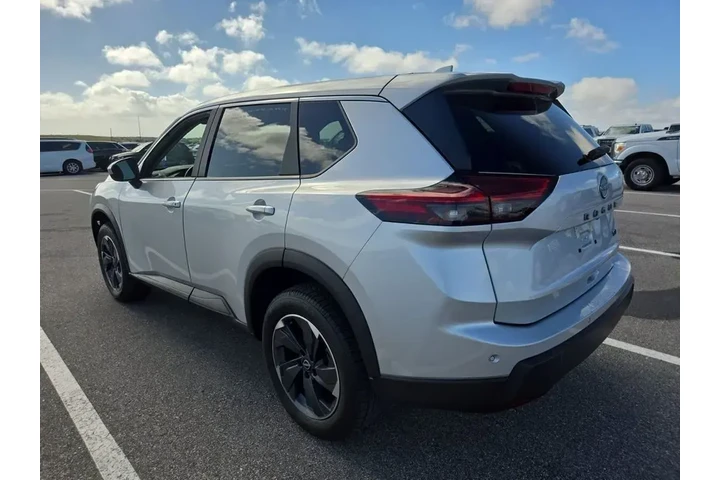 $20793 : Nissan Rogue 2024 SV 4dr Cro image 2