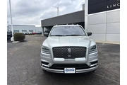 $32985 : Lincoln Navigator 2019 4x4 S thumbnail