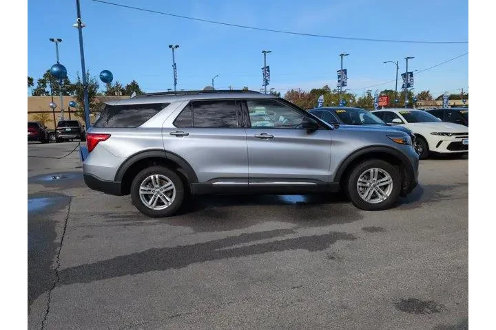 $24887 : Ford Explorer 2021 AWD XLT 4 image 3