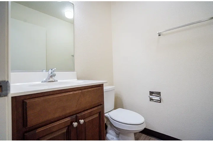 $2500 : 3 bedroom apartment image 9