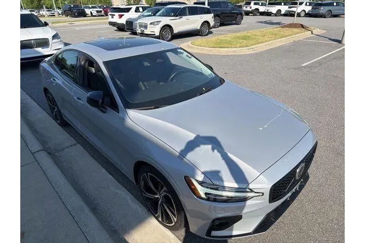 $33430 : Volvo S60 2023 AWD B5 Core B image 8