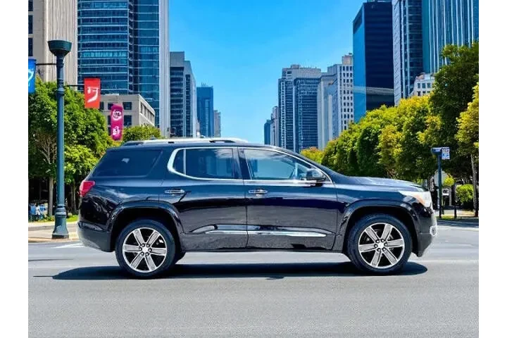 2019 GMC Acadia image 3