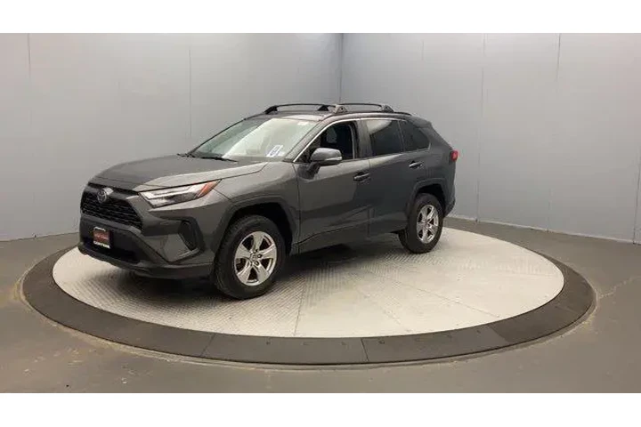 $28495 : Toyota RAV4 2023 AWD XLE 4dr image 8