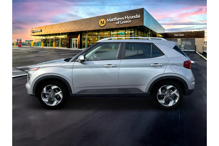 $18413 : Hyundai VENUE 2024 SEL 4dr C image 3