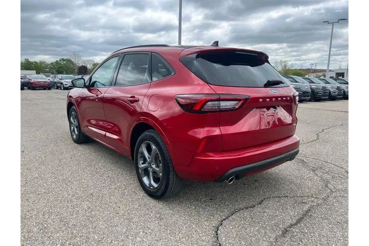 $24535 : Ford Escape 2023 AWD ST-Line image 6